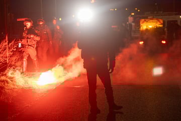 Dresden: Bengalo-Angriff bei AfD-Parteitag in Riesa? Justiz erhebt Anklage gegen 26-Jährigen