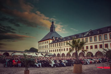 Open-Air-Theater auf Schloss Friedenstein: "Königshaut" feiert Premiere und Ihr könnt Karten gewinnen!