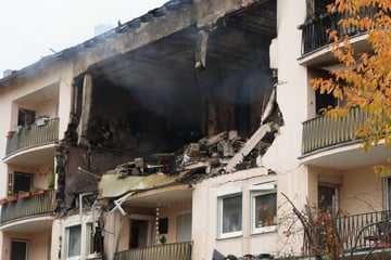 Explosion in Mehrfamilienhaus! Zwei Menschen in Trümmern vermisst
