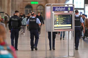 Mann zeigt Hitlergruß gegen Polizisten und landet im Gefängnis