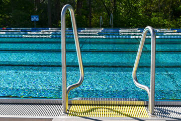 Berlin: Es ist frisch gechlort: Freibad-Saison startet bei traumhaftem Wetter