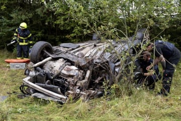Unfall A73: Schwerer Unfall auf A73: Citroën überschlägt sich mehrfach