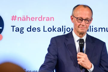 Nach Eklat bei Bürgerdialog: Krebskranke Frau erhält Autogrammkarte von Merz