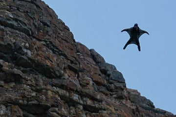 Drama in luftiger Höhe: Wingsuit-Sprung endet für Deutsche (48) in Katastrophe