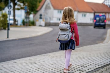Verdächtiges Ansprechen: Mann fragt 6-Jährige, ob sie seine Katze streicheln will