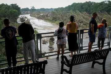 Texas floods: Desperate search for missing continues amid climbing death toll