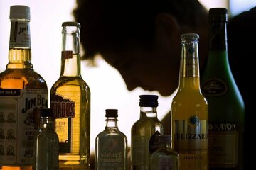 Junge Menschen im Visier? WHO kritisiert Online-Werbung für Alkohol
