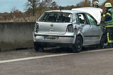 Unfall A5: VW kollidiert mit Sattelzug, dann kommt der Berufsverkehr zum Erliegen