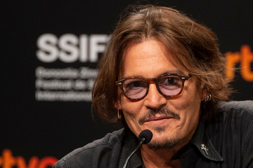 Johnny Depp is reportedly dating one of his lawyers!