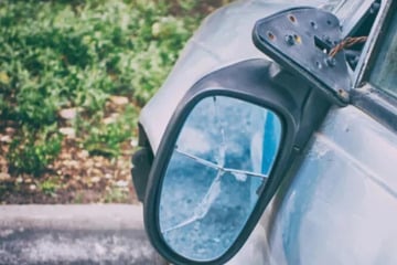 Vandalismus in Zwickau: Mehrere Autos beschädigt und Blumenkästen umgeworfen