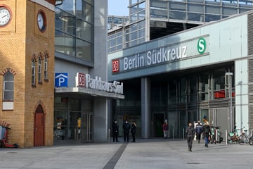 Berlin: Brutale Attacke am Südkreuz: Mann prügelt mit Eisenstange auf Rollstuhlfahrer ein
