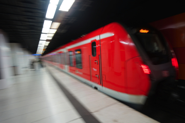 hvv-Störungen: Polizeieinsatz auf S-Bahn-Strecke