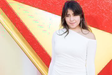 Quartett war mit Messer bewaffnet! Fußball-Influencerin auf offener Straße attackiert