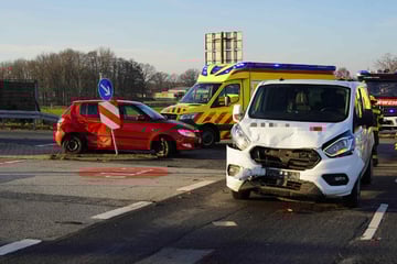 Vorfahrt missachtet: Vier Personen nach Crash verletzt