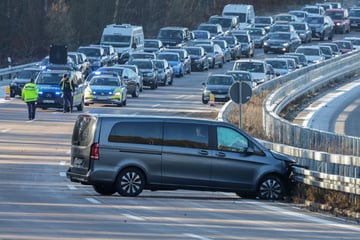 Unfall A4: Doppel-Unfall auf A4: Autobahn gesperrt