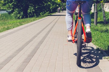 Kurioser Diebstahl: Mann marschiert in Fahrradgeschäft, steigt auf Mountainbike und radelt damit davon