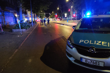 Berlin: Carsharing-Fahrer rast Fußgänger um und fährt einfach weiter