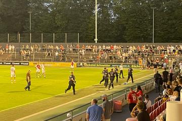 Regionalliga-Skandal: Platzsturm sorgt für Spielabbruch