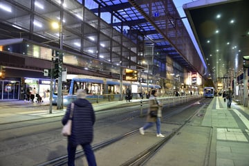 Chemnitz: Chemnitz: Mann in City-Bahn geschlagen und mit Reizgas attackiert