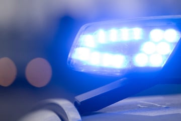 Mann verschanzt sich in Wohnung: Zugriff nach Attacke auf Frau