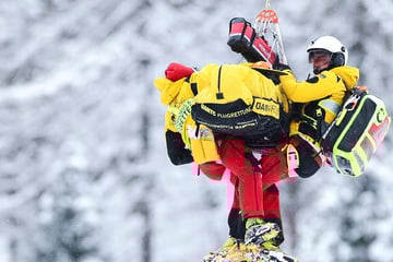 Olympia-Aus! Ski-Star nach heftigem Sturz mit Hubschrauber abtransportiert
