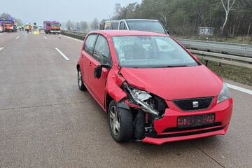 Unfall A2: Tödlicher Unfall auf der A2: Mann will über Fahrbahn laufen und wird von Auto erfasst