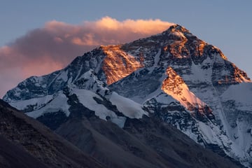 Schnee-Chaos am Mount Everest: Hunderte Touristen harren noch immer am Berg aus