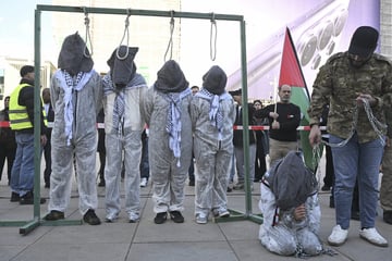 Skandal-Aktion am Alex: Berlin verbietet bei Demos Darstellungen von Hinrichtungen