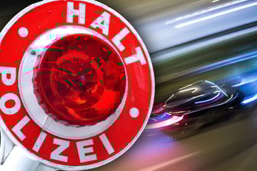 Junger Mini-Fahrer brettert mit Vollgas durch Polizeikontrolle: Dann wird's richtig riskant