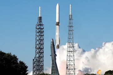 Blue Origin launches NASA Mars mission and nails booster landing