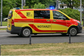 Dresden: Auf Parkplatz von Auto erfasst: Seniorin (90) stirbt im Krankenhaus