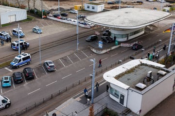 Keine gültigen Papiere: Für 35 Flüchtlinge endet die Reise an der Grenze