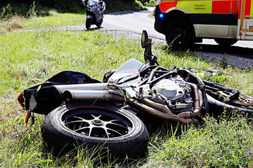 Tödlicher Unfall in Unterfranken: Biker (†67) stürzt und wird frontal von Auto erfasst