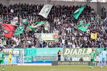 Polizeibilanz nach Fußball-Duell: Leipzig-Fans zerstören Zugangstor, CFC-Anhänger beleidigen Beamte