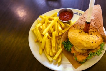 Chemnitz: Burger für Blut: Chemnitzer Diner lädt zum Spenden
