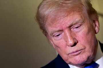 Trump warns UK not to "give away" key military base as US would need it for potential Iran attack