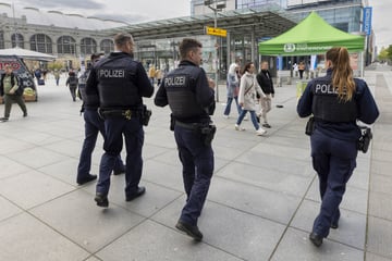 Dresden: Voller Erfolg auf der Prager Straße: Polizei erteilt gleich sechs Platzverweise