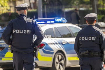 München: Geparkte Autos in München besprüht: Polizei ermittelt