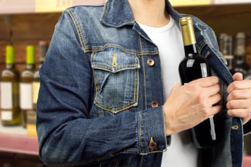 Auf frischer Tat ertappt: Ladendetektiv stoppt Diebes-Trio in Magdeburger Einkaufszentrum