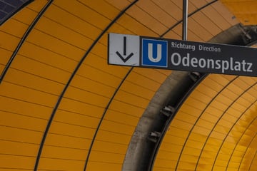 München: Mann will zu Fuß durch U-Bahntunnel gehen, dann kommt ein Zug
