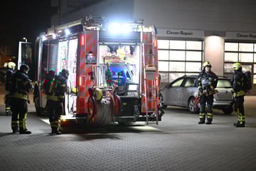 Leipzig: Gefahrguteinsatz an Leipziger Autohaus! Zum Glück war die Feuerwehr gleich nebenan