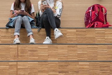 Ministerin macht Ernst: Kommt jetzt das Handyverbot an Schulen?