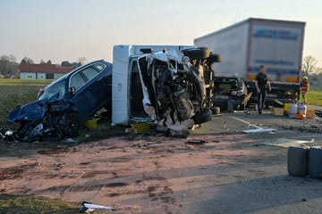 Katastrophaler Unfall in Ostsachsen: Lkw, Wohnmobil und Autos kollidieren