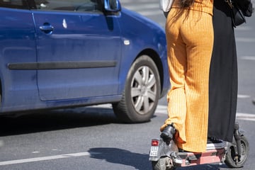 Tödliche E-Scooter-Fahrt: Zwei Jugendliche sterben nach Frontalcrash!