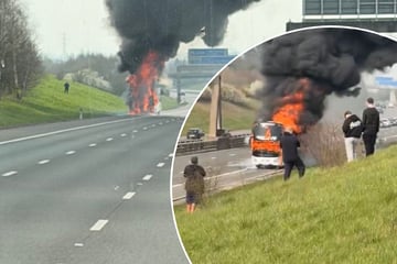 Schock-Moment auf Autobahn: Fanbus in Flammen