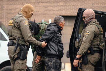 Trump scores win as appeals court blocks release of hundreds of detained migrants