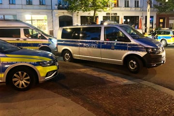 Leipzig: Fußballfans legen Verkehr auf wichtiger Leipziger Hauptstraße lahm: Polizei muss ausrücken