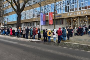 Chemnitz: Mega-Schlange in Chemnitz: Was war hier los?