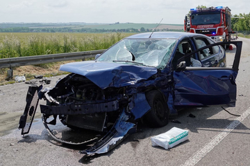 Tödlicher Autounfall in Nossen: Beifahrerin stirbt nach Kollision, zwei Männer schwer verletzt