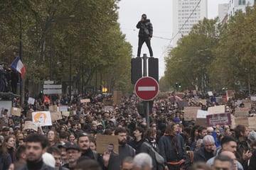 Wieder Krawalle bei Demos in Frankreich: Mehr als 1300 Menschen festgenommen